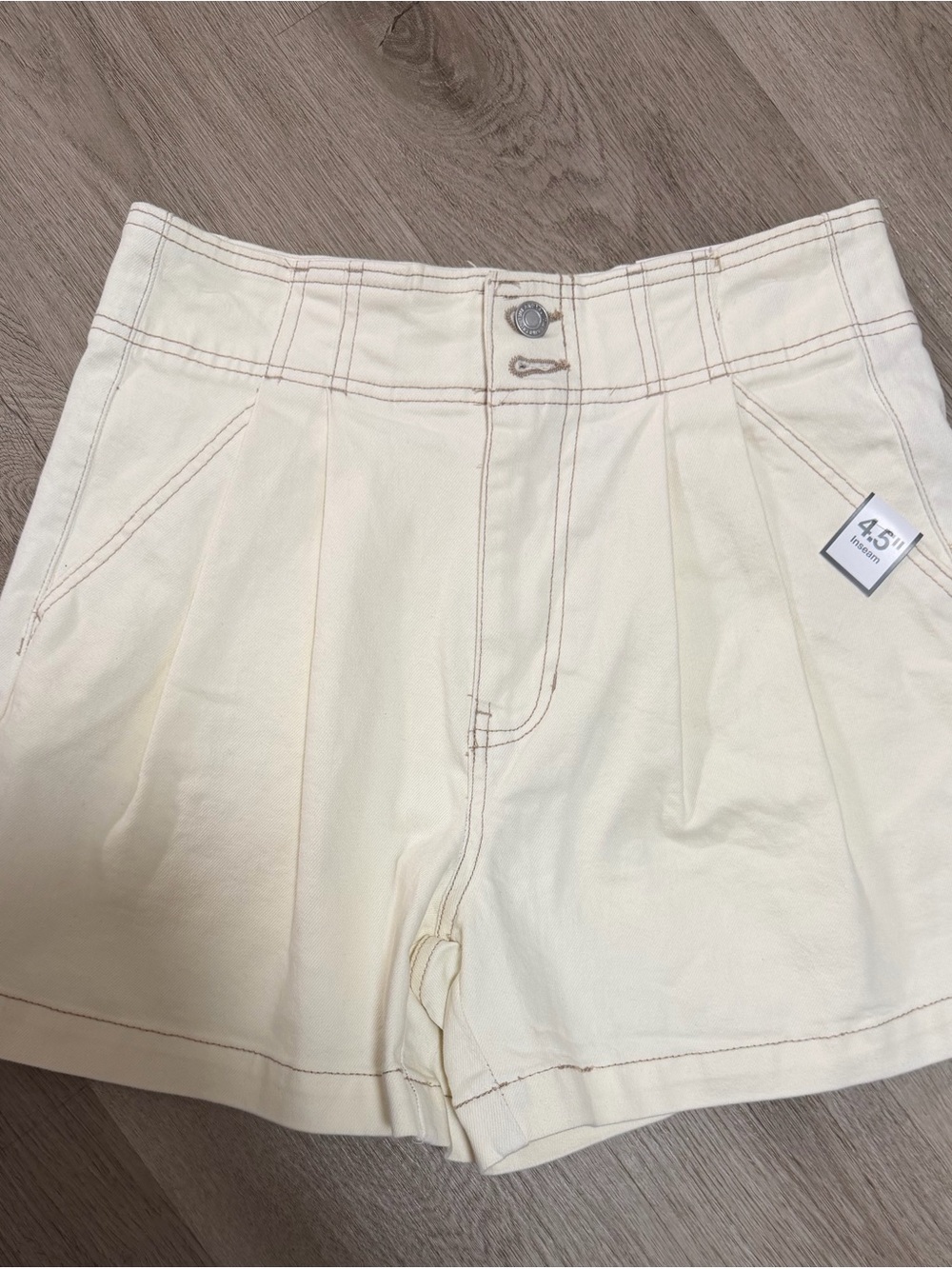 Time and Tru Cream High-Waist Shorts with Contrast Stitching